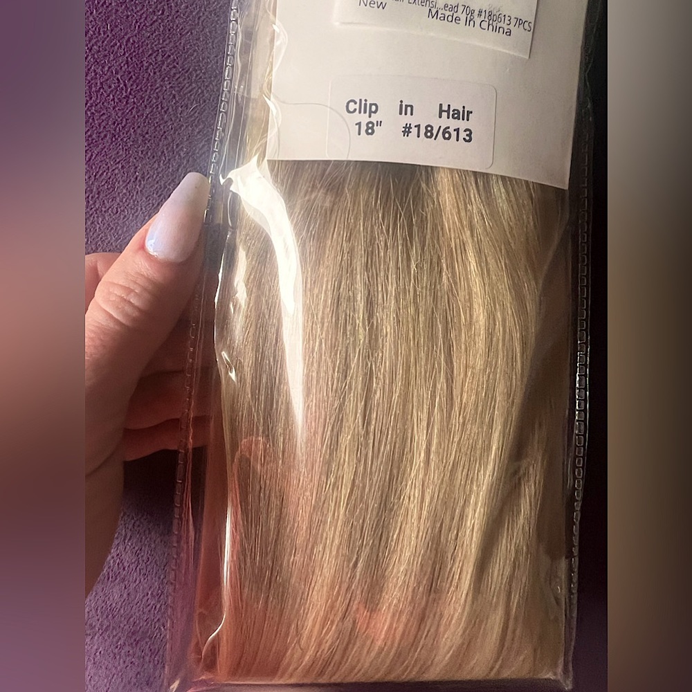 BNWT blonde #613 7 piece Clip in hair extensions 18 inches